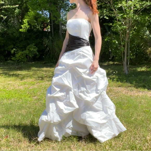 Strapless Wedding Dress - Picture 1 of 7